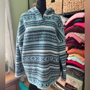 AnyBody Blue and Gray Patterned Fleece pullover